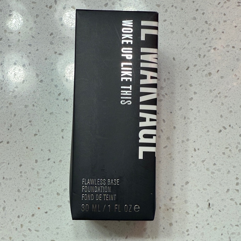 IL MAKIAGE Flawless Base Foundation - Black Packaging